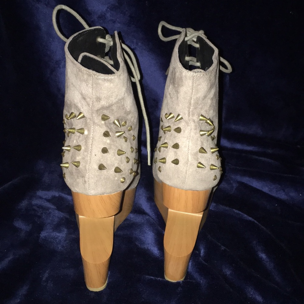 Studs - Picture 5 of 5
